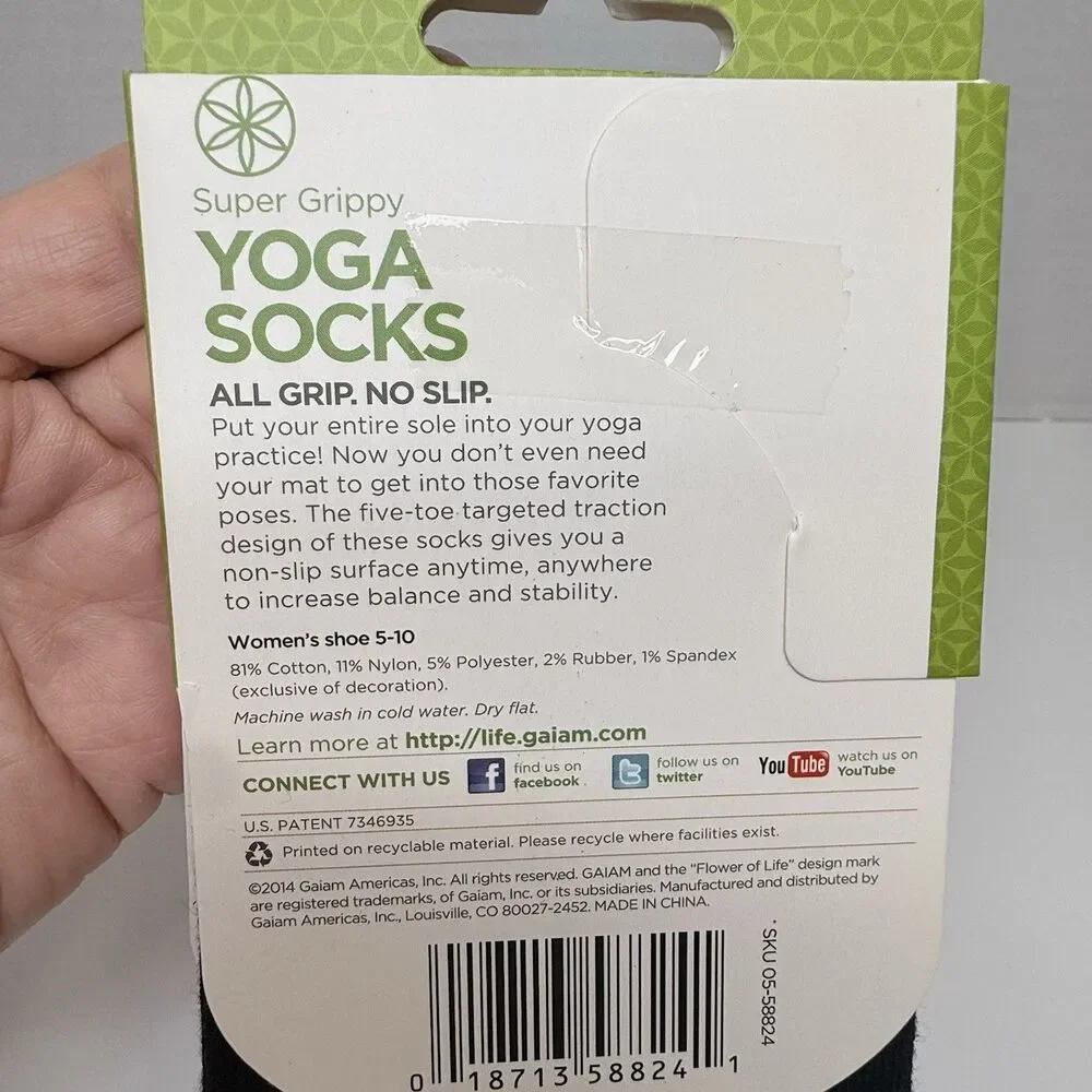 GAIAM Super Grippy Black White Grips Yoga Socks Women’s Shoe Sz 5-10 New